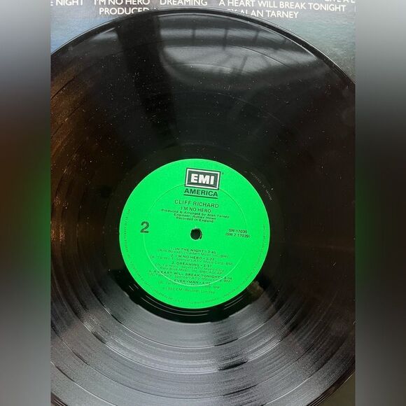 VINTAGE - CLIFF RICHARD “I’M NO HERO” LP 12” VINYL RECORD 1980 POP ROCK - Picture 5 of 5